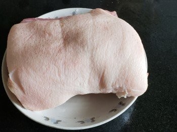 step8: 腩肉，煲湯後會做另一個餸
