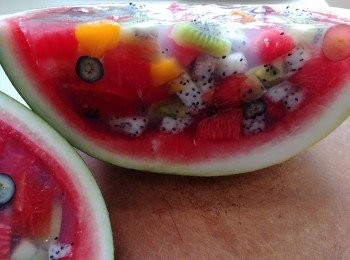 step7: 放雪櫃雪3至4小時就可以取出切成啦～先切開1半