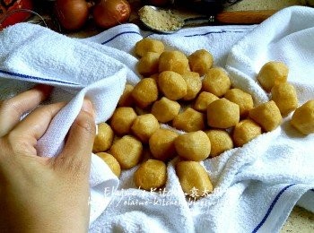 step1: 魚蛋用水沖洗及抹乾水份放入煲內 , 加水蓋過魚蛋面