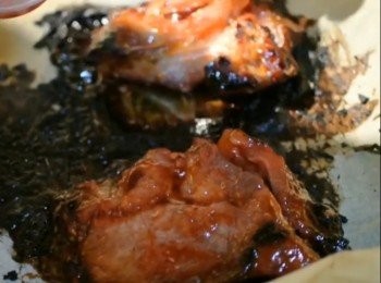 step4: 反轉再塗上叉燒醬混蜜糖, 再焗20分鐘