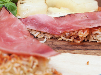 step4: 夏威夷公仔麵薄餅 完成~