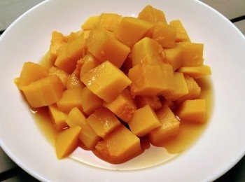 step4: 熄火後，加蓋焗5分鐘，盛起。軟軟甜甜的日式煮南瓜完成了！