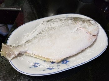 step6: 清洗後用廚紙吸乾水份，再上好生粉