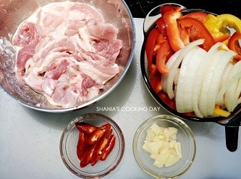step1: 將以上的材料洗淨切好備用，就可以開始料理囉!
