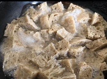 step5: 烤麩出水用老抽醃