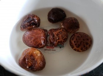 step9: 冬菇，煲湯後會做另一個餸