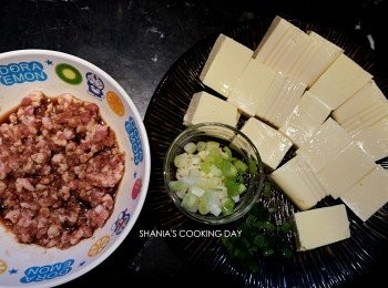 step1: 將以上的材料洗淨切好備用，就可以開始料理囉!