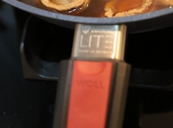 step4: 放入乾鮑在雞湯內加入蠔油