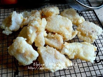 step9: 炸好的魚塊盛起靜待20分鐘