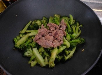 step7: 加入牛肉快炒