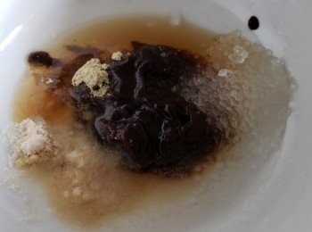 step6: 雞粉，糖，胡椒粉，柱侯醬，燒酒，麻油，生粉，薑絲