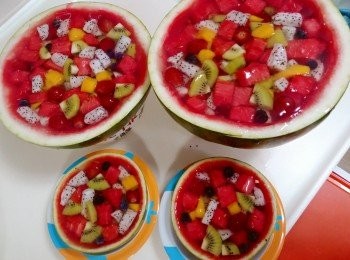 step6: 最後填滿後加層大菜係面，把所有水果覆蓋住。