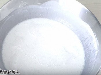 step9: 蓋上保鮮膜
第二次發酵一小時
發酵好的粉漿會起氣泡