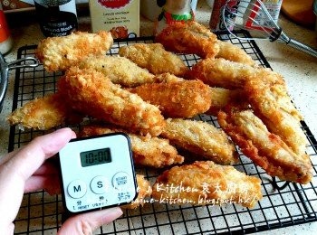 step10: 慢慢炸至微黃色盛起靜待10分鐘