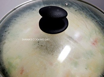 step9: 蓋上鍋蓋持續悶煮。