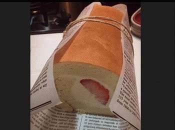 step1: 蛋黃加入砂糖打至乳化發白，分2-3次加入牛奶、油

5.