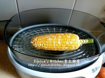 step3: 期間將粟米放入電蒸鍋內