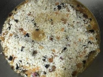 step8: 再加入糖和白胡椒粉；