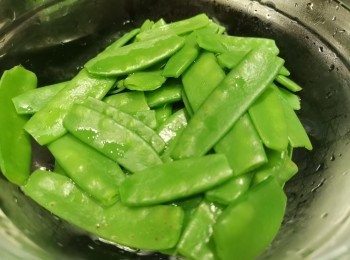 step4: 隔水後將所有材料混合即成。