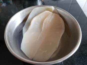 step2: 螺片，煲湯後會做另一餸菜