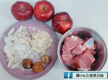 step1: 用刀刮去蘋果表面嘅果蠟後，去芯，切件。