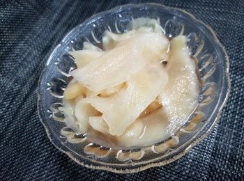 step8: 醃漬了一晚的子薑，好爽脆仲粉粉色