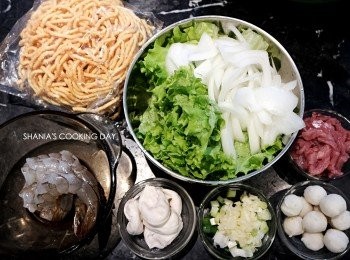 step1: 將以上的材料洗淨切好備用，就可以開始料理囉!