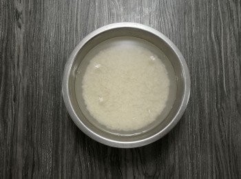 step1: 糯米先用水浸泡5小時