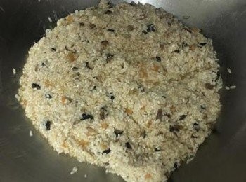 step9: 用中小火拌炒到水份都吸收，試吃鹹度放鹽做調整，