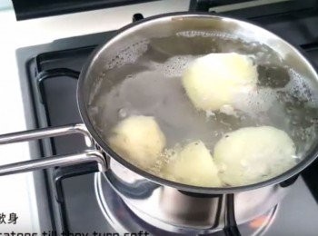 step4: 煮馬鈴薯至軟身