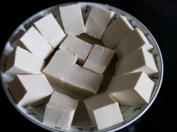 step7: 將豆腐切厚件