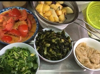 step2: 容易煮熟的材料要後下