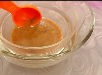 step4: 隔著熱水把魚膠粉座溶。