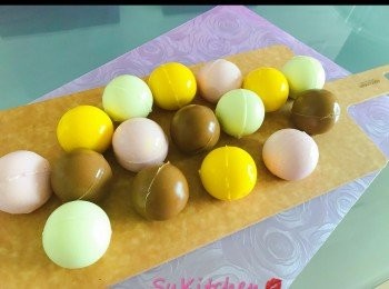 step14: 脫模後的彩色布甸球。