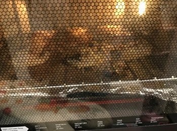 step5: 放入焗爐，下面放入鋪上錫紙的焗盤，先用220度焗10分鐘