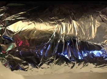 step6: 再於荷葉外邊用錫箔紙包好後備用。