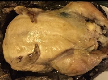 step7: 預熱焗烤爐約250度後，將包好了的荷葉鷄放入去焗90分鐘便成。