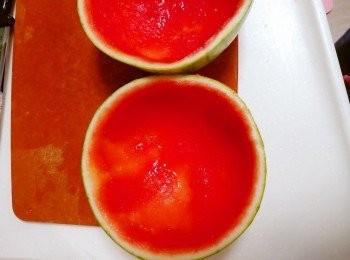 step3: 用匙羹刮平西瓜