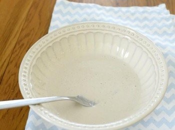 step3: 在碗內，將糖、馬蹄粉和水拌勻