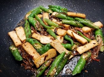 step7: 最後從鍋邊嗆入些米酒後稍微翻炒就完成囉。