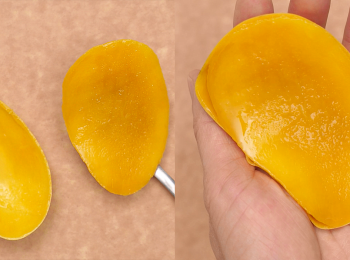 step3: 方法3：
切開芒果，用鐵匙的邊緣，慢慢將果肉剷起