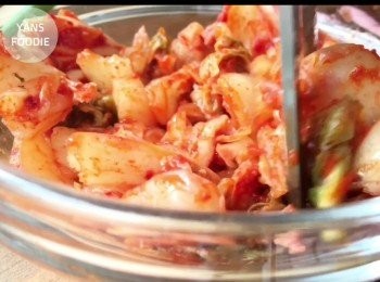 step2: 泡菜剪成小塊。