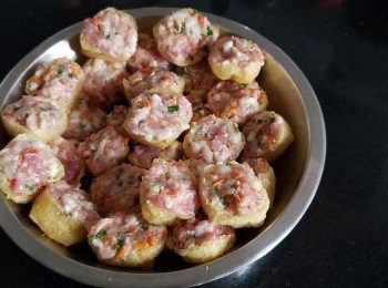 step10: 將肉碎釀入豆卜