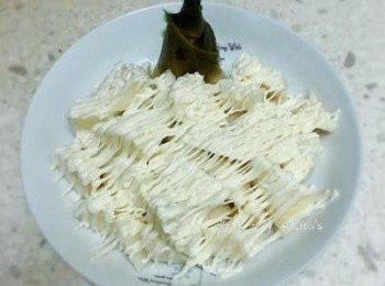 step9: 並擠上沙拉醬即可。