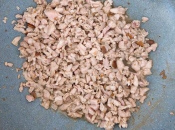 step8: 原豉醬加入在鑊中煮一下