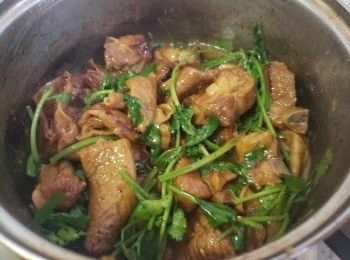 step19: 將豬大腸放入中火滾起