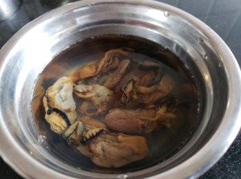 step1: 蠔豉，煲湯後會做另一餸菜