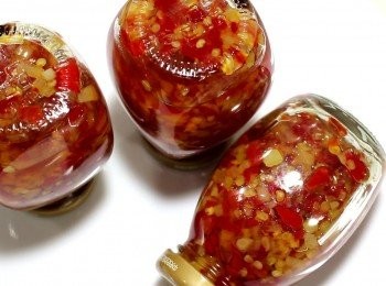 step9: 緊密拴上瓶蓋。倒放至涼透。倒放是有幫助真空的形成的。