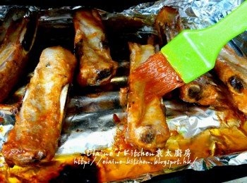 step12: 取出反轉另一面 , 再掃上醃醬料入焗爐再用180C上火焗10分鐘