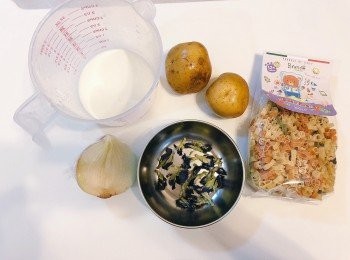 step1: 薯仔去皮、切粒，煮熟